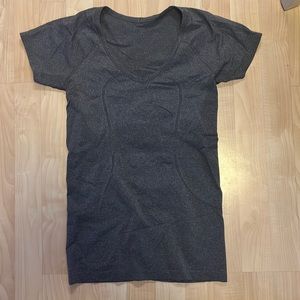 Lululemon swiftly t shirt size 6